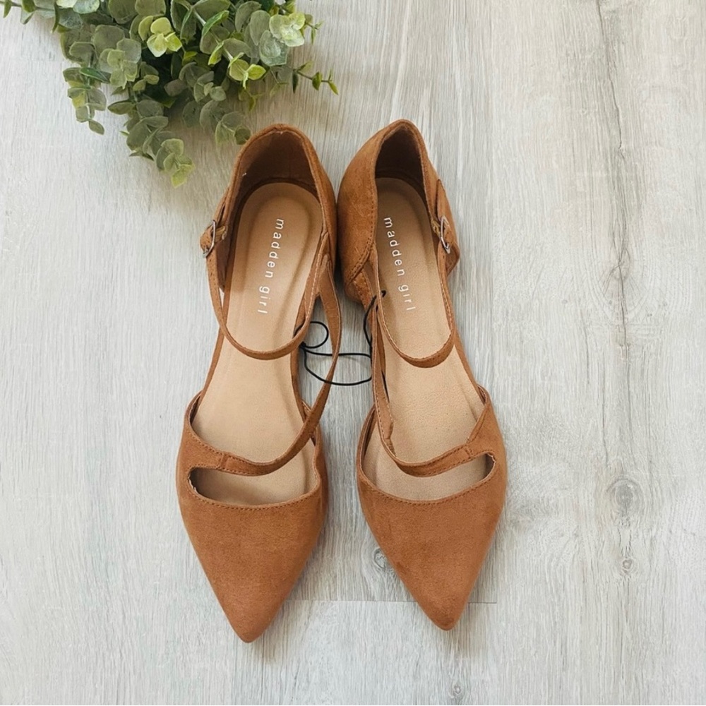 Madden Girl Emeline Pointy Toe Flats Tan Sz 9